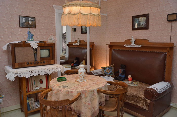 Старинная мебель в квартире