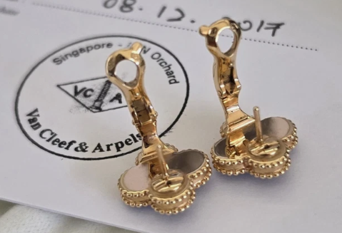 Серьги и пусеты Van Cleef на гвоздике и на клипсе