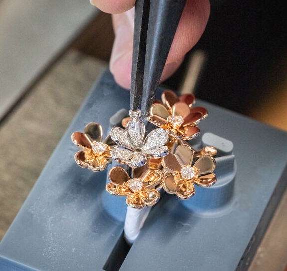 Украшения Van Cleef из коллекций Frivole и Folie des Prés