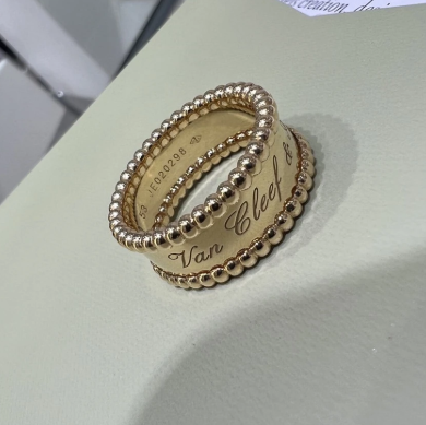 Украшения Van Cleef из коллекций Perlée, Zip, Cosmos, Cadenas, Zodiaque, Fauna, Flora, Lucky Animals